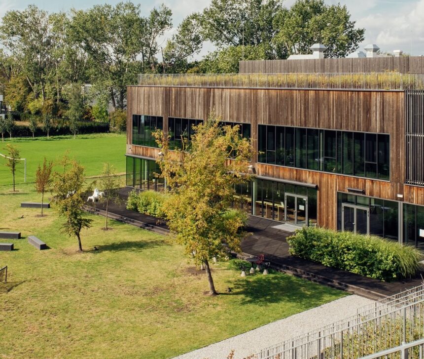 Akadēmijas vidusskola Luxury News