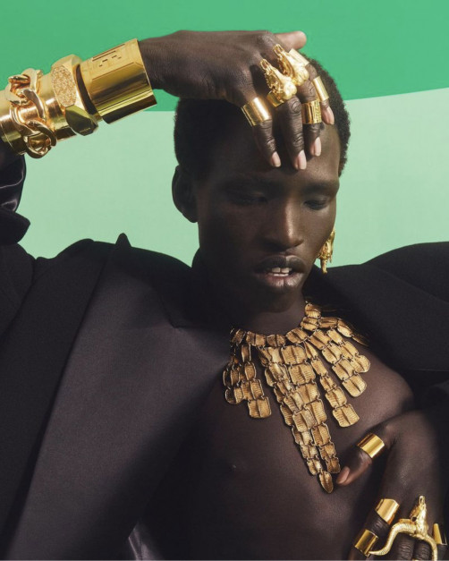 Rotaslietas modē un to simbolika