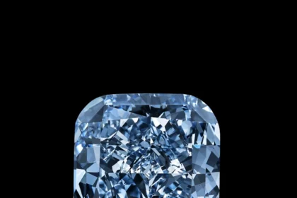 Zilais dimants izsolē Ženēvā4