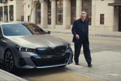 Kristofers Volkens nosaka toni BMW reklāmā un Super Bowl mērogā