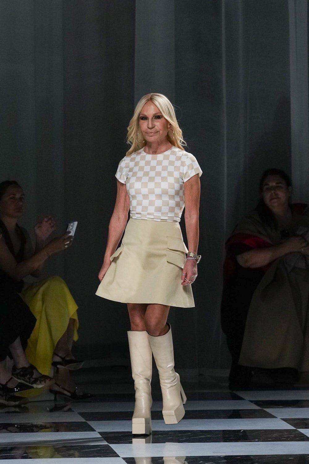 Donatella Versace aiziet