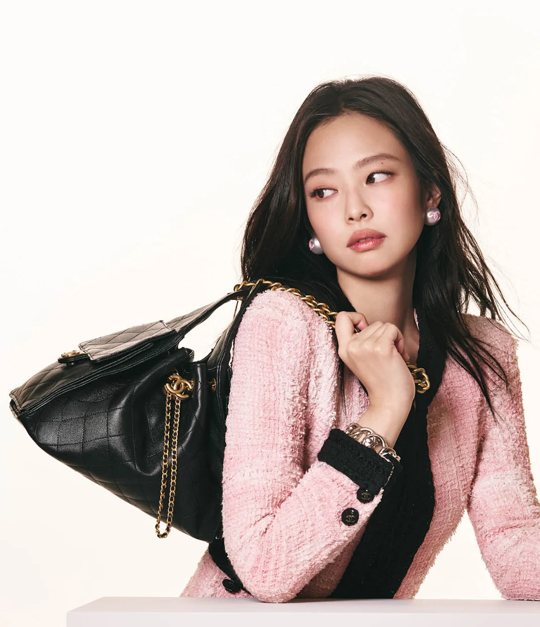 Dua Lipa un Jennie Chanel kampaņa 25