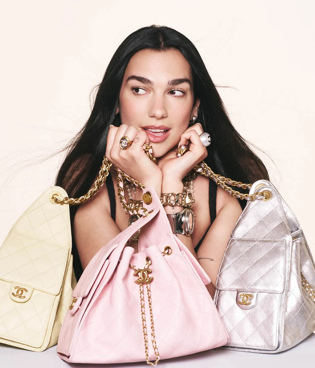 Dua Lipa un Jennie Chanel kampaņa 25a
