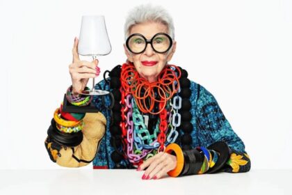 Iris Apfel suvenīru izsole