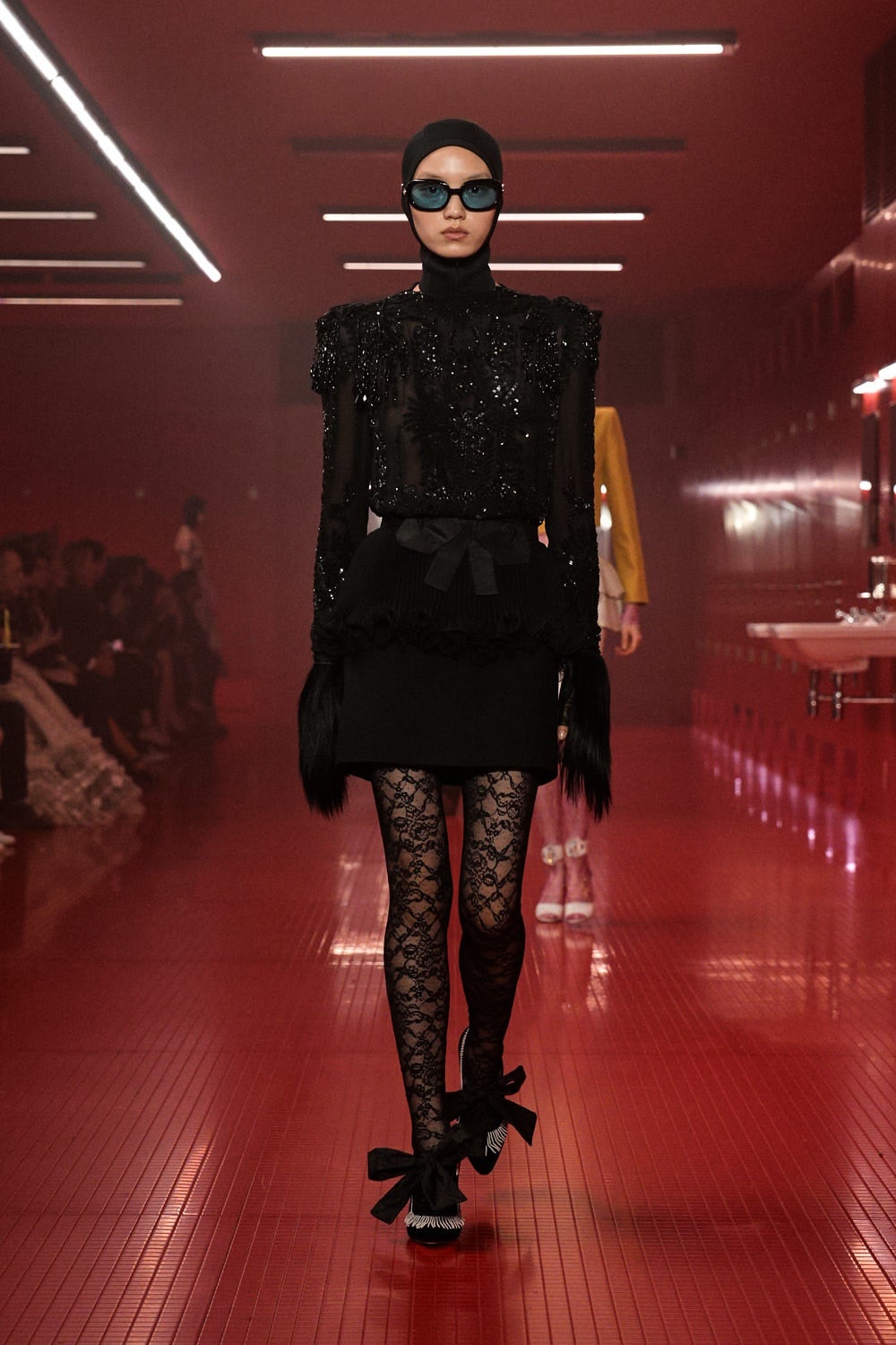 Jaunākā Valentino izstāde, kas spēlējas ar intimitāti2