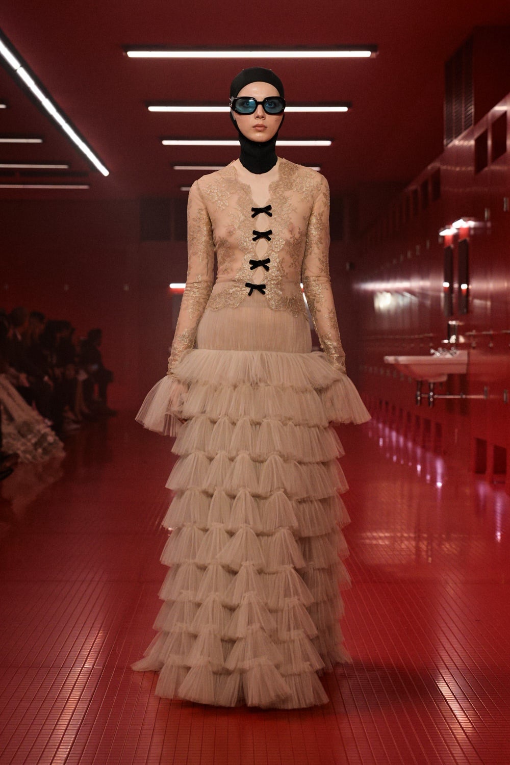 Jaunākā Valentino izstāde, kurā spēlējas ar intimitāti