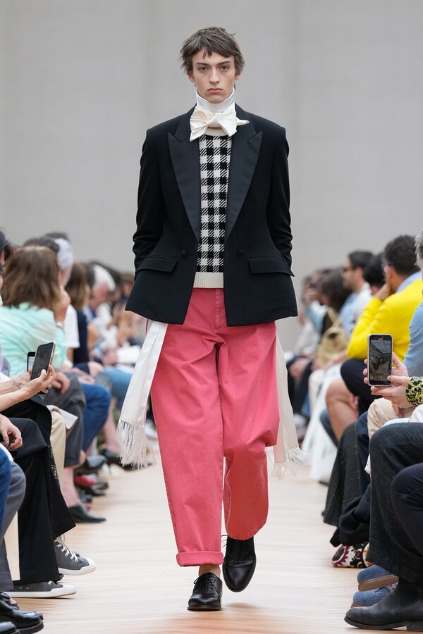 Džonatans Andersons priek&scaron; Dior8