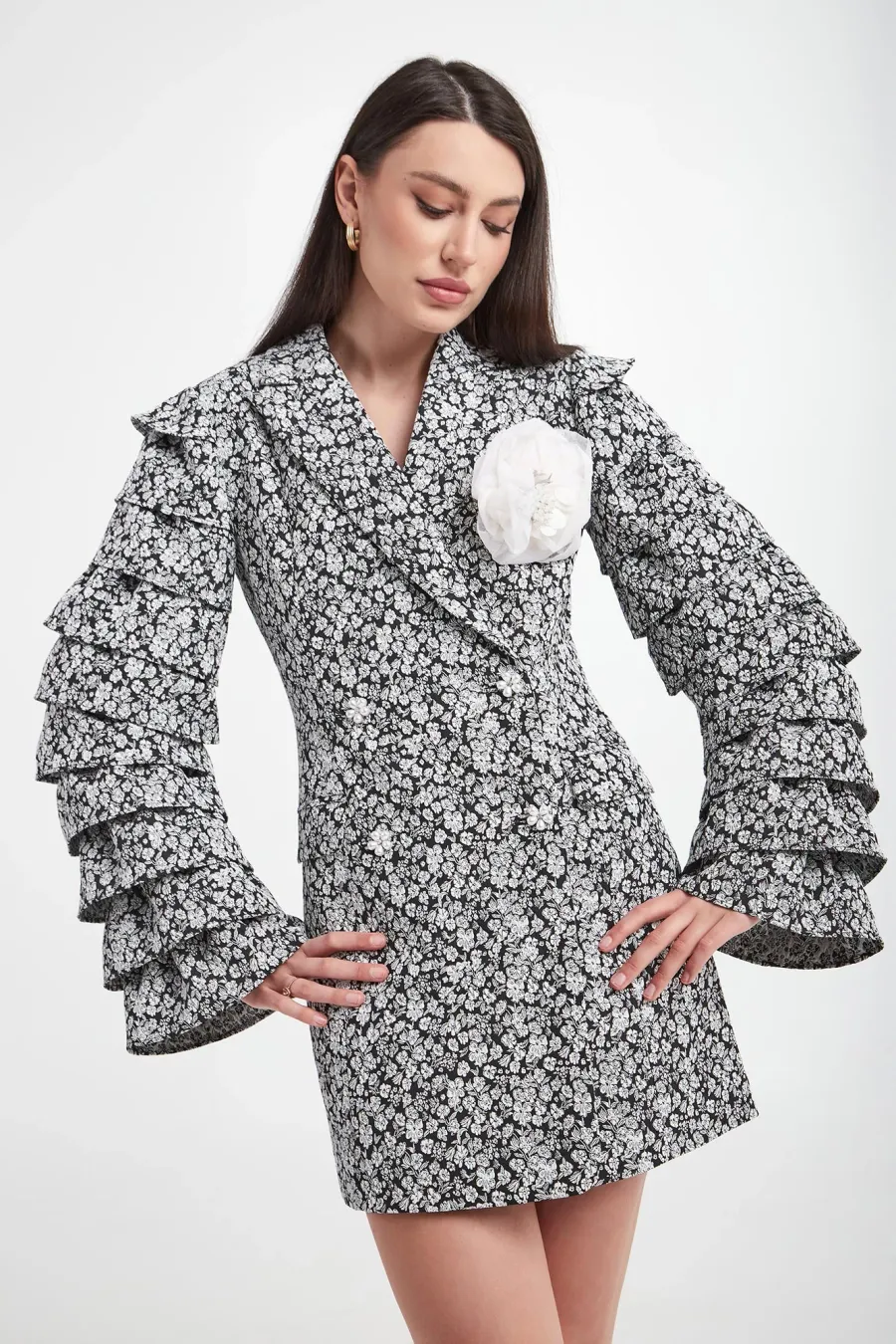 Pēc pasūtījuma izgatavota kleita