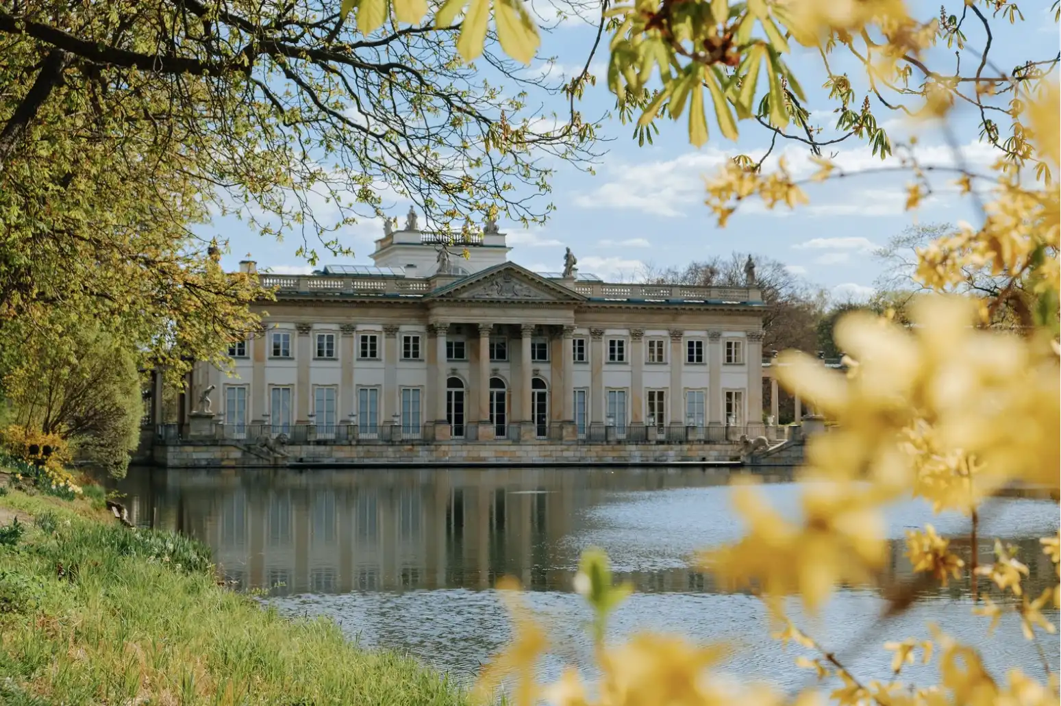 Var&scaron;ava Mokotow Lazienki Krolewskie Gold Pearl Nekustamais īpa&scaron;ums