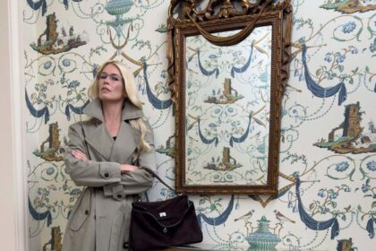 Balenciaga kampaņa ar Klaudiju Šīferi