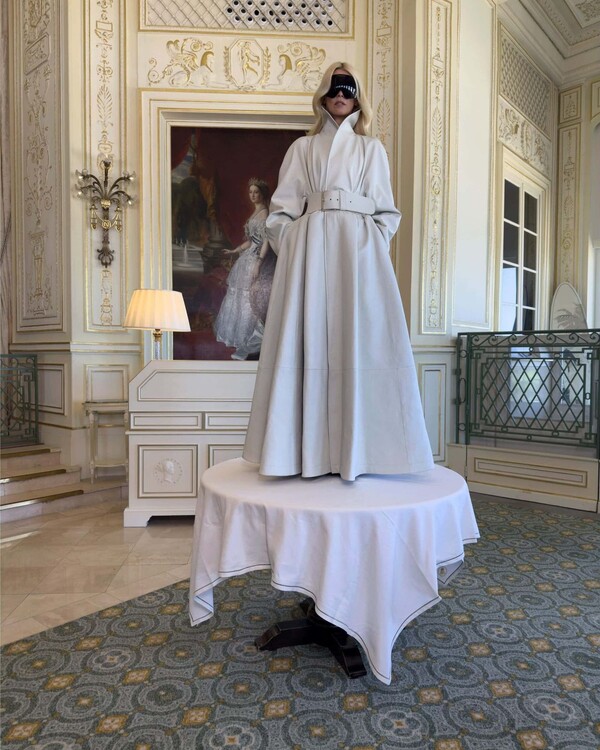 Balenciaga kampaņa ar Klaudiju Šīferi9