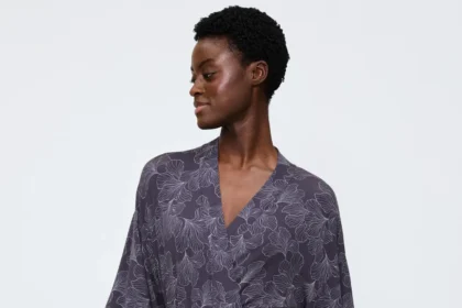 Luksusa dāmu peldmētelis1