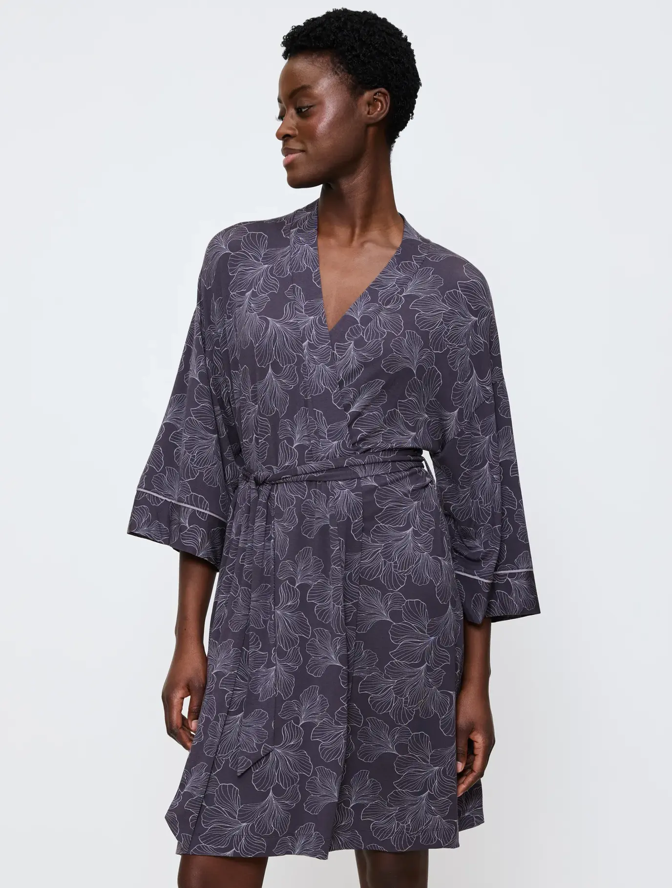 Luksusa dāmu peldmētelis1