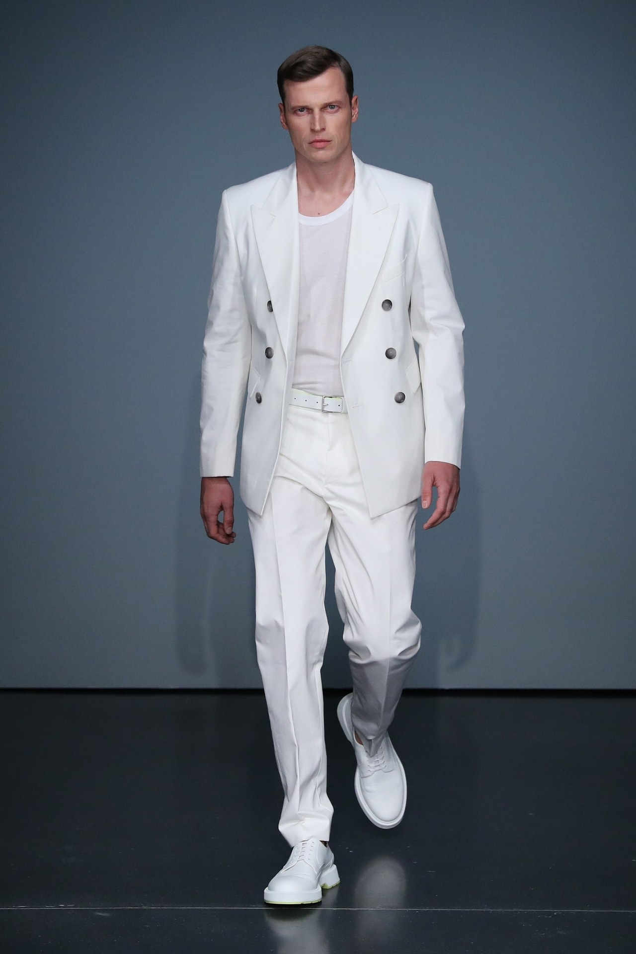 Moderni vīrie&scaron;u uzvalki Top 10 zīmoli Hugo Boss