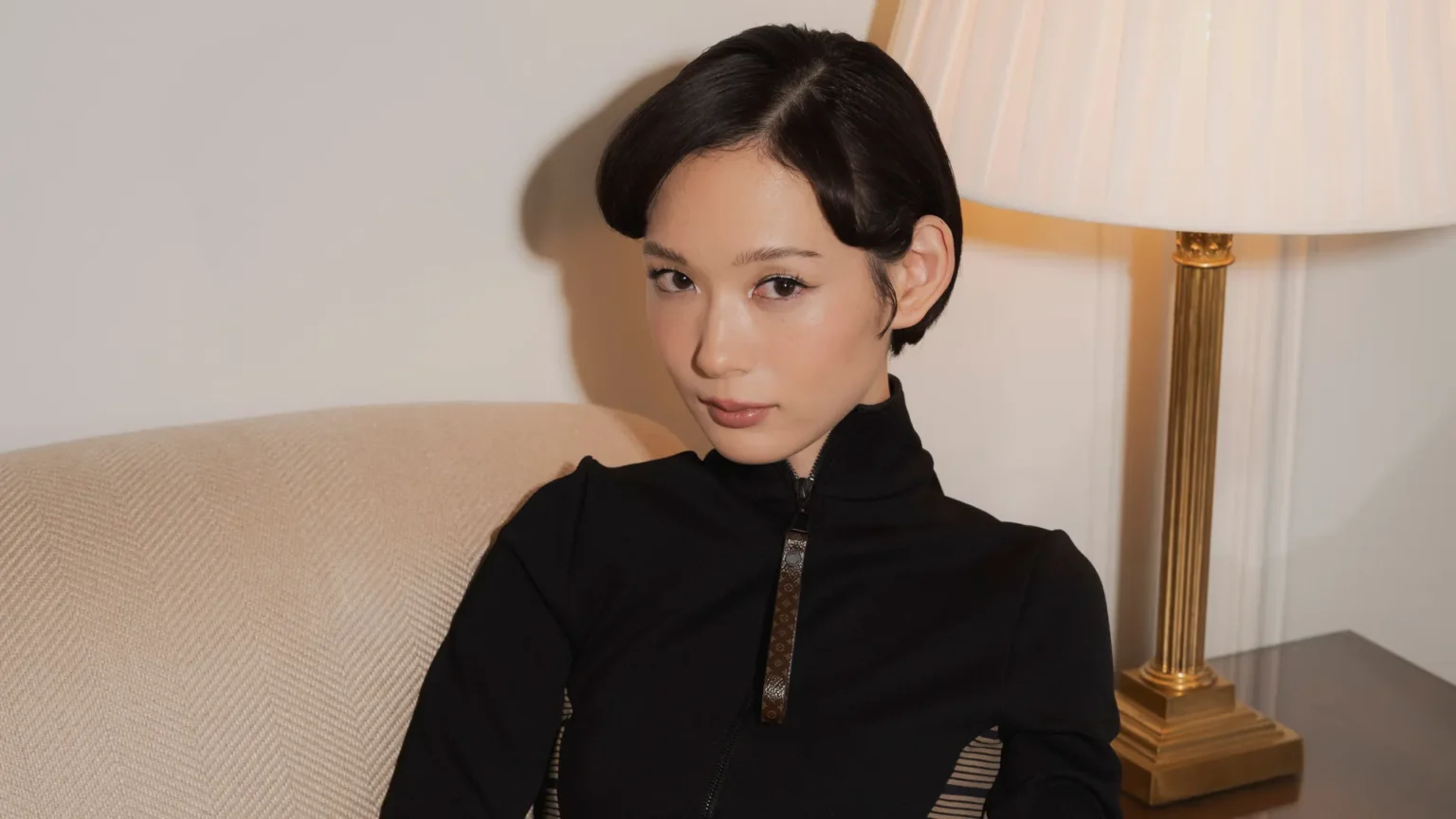 Moeka Hoshi un trūkstošā fotogrāfija Vai viņa jebkad ir valkājusi Louis Vuitton