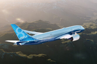 Boeing 787 Dreamliner Greznību simbols debesīs
