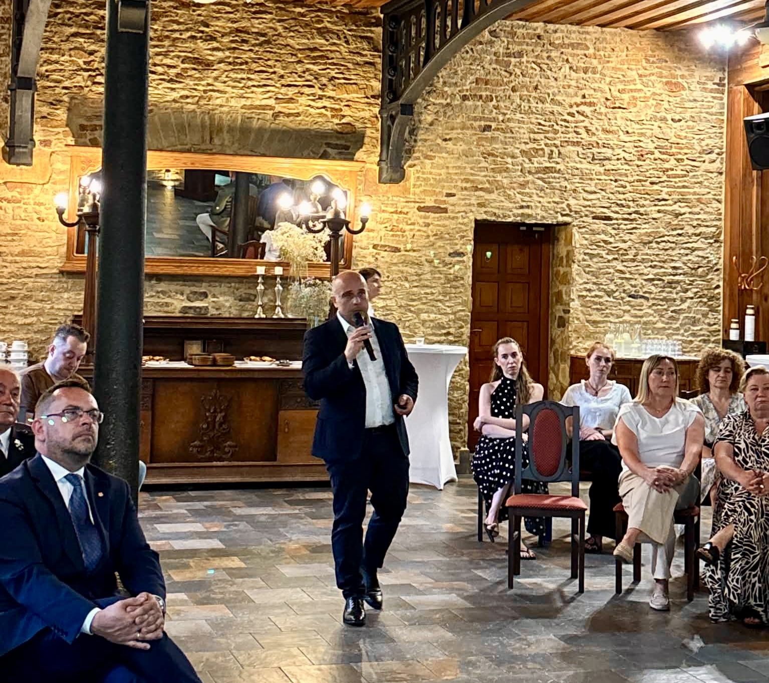 Oficiālā Kupolveida Māju Atklā&scaron;ana Arkadiusz Tomczyk